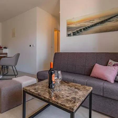 Apartment Ap Caci Mit Pool - Istriensonne 0712-0737 Medulin